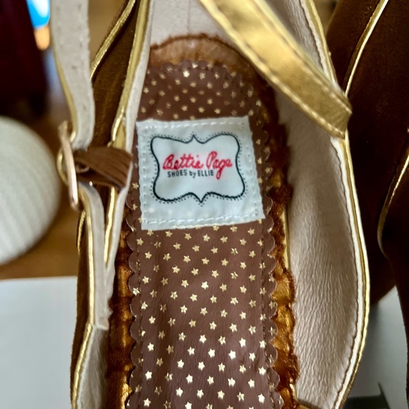 Bettie Page by Ellie Retro Colorblock Mary Jane Heels - Picture 6 of 6